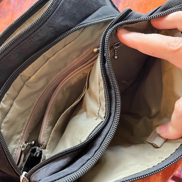 Baggallini Black Nylon‎ Crossbody Bag With Multiple Pockets & Adjustable Strap - Picture 5 of 7